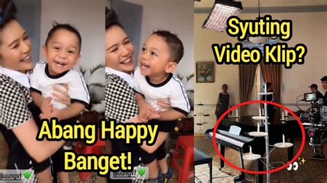 Vitamin Seger Abang Happy Banget Temani Una Papa Syuting Vc Lagu