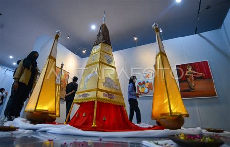 PAMERAN SENI RUPA RECONNECTION ANTARA Foto