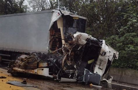 V Deo Grave Acidente Interdita Parcialmente Rodovia Que Liga O Paran