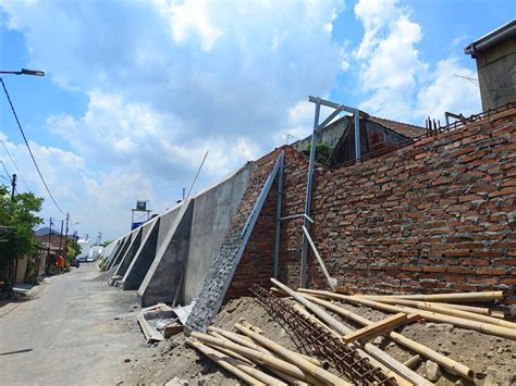 Benteng Keraton Direvitalisasi Rumah Abdi Dalem Dibongkar