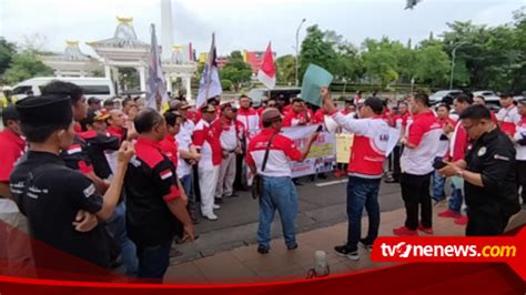 Massa Lira Jatim Dukung Kpk Desak Usut Tuntas Kasus Dana Hibah Hingga