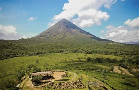 San José vulcano Arenal e sorgenti termali con pranzo GetYourGuide