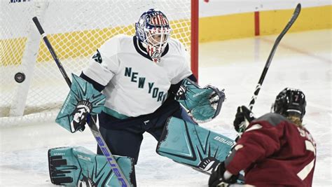 Pwhl Montreal Beats New York 3 2 For First Win At Home Ctv News