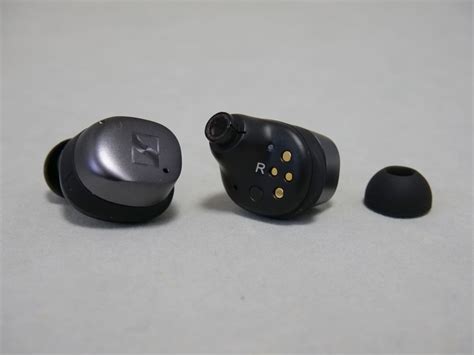 価格com 『デザインと質感のご参考に。』ゼンハイザー Momentum True Wireless 4 Black Graphite