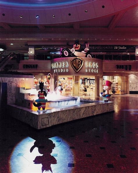 warner bros store world trade center mopavelo