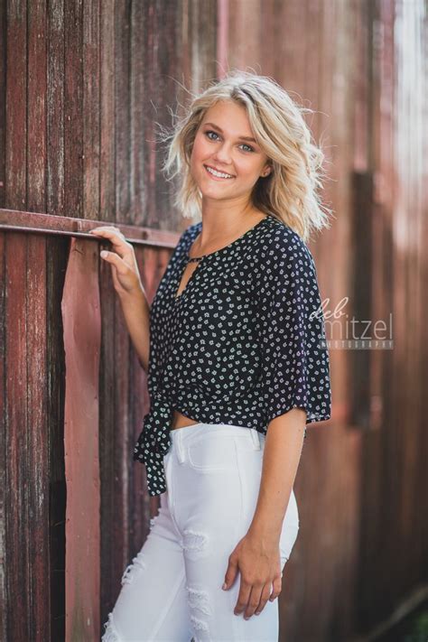 Brainerd Minnesota Senior Photographer Senior Photos Senior Portrait Ideas Senior Portrait