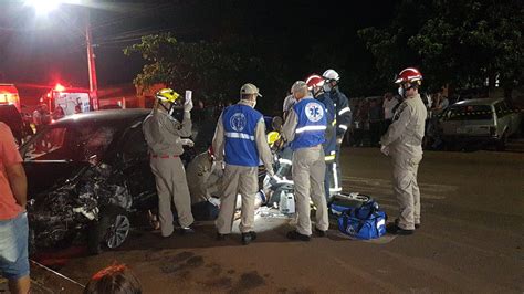 Homem Morre Após Violenta Colisão Frontal Entre Carros Na Avenida Das