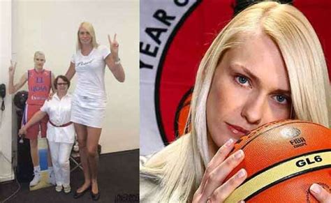 10 Tallest Female Basketball Players In The History Of Wnba