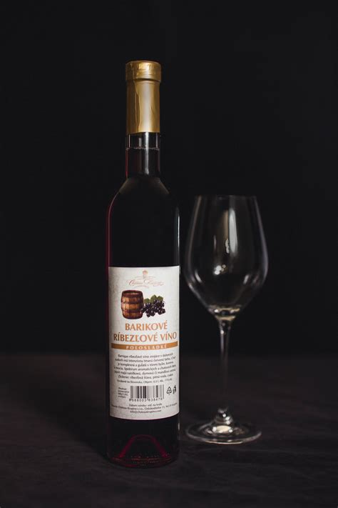 Barikové ríbezlové víno polosladké 0 5l Château Krupina