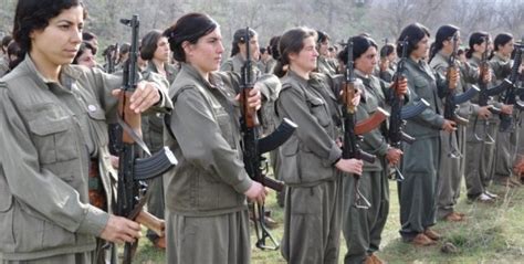 ANF Mujeres kurdas de la primera organización al primer ejército