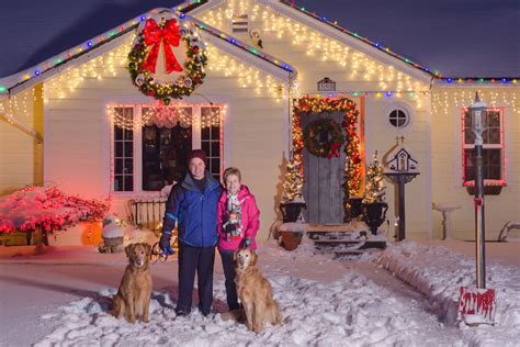 30 Ideas for Rooftop Christmas Lights - Home Inspiration and Ideas ...