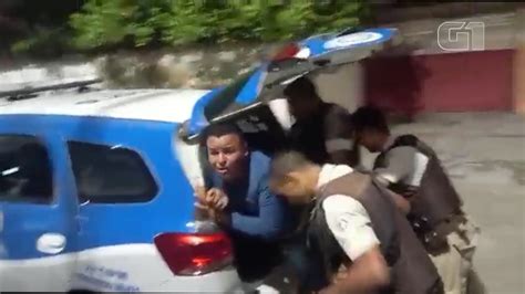 V Deo Jovem Agredido Por Pm Mata Le O Por Estar Sem Carteira De