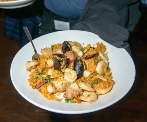 Bahama Breeze Seafood Paella Copycat Recipe - Bahama Breeze Recipes