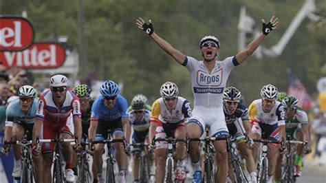 Tour De Francia En Una Ca Tica Etapa Kittel Se Visti De Amarillo