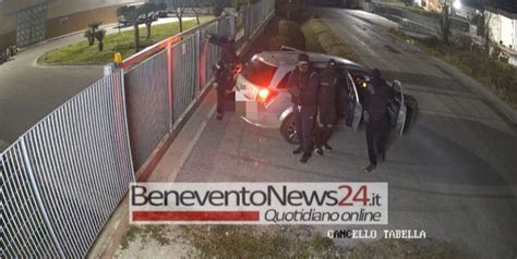 Video Raid Notturno A San Salvatore Telesino Sei Uomini A Volto