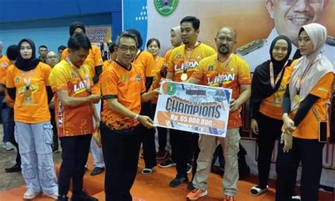 Tim Lipan Keluar Sebagai Juara I Turnamen Bola Voli Bupati Cup Kutim