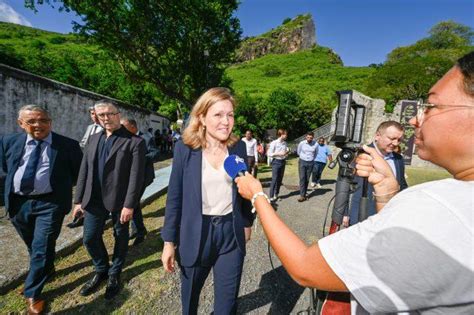 Temps D Hommage De Ya L Braun Pivet Au Lazaret De La Grande Chaloupe