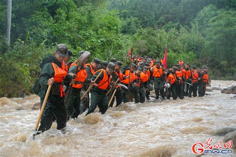 武警广东总队韶关支队300名官兵紧急投入江湾镇抗洪抢险救援 光明网