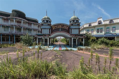 Abandoned Dreamland Theme Park In Japan Now Looks Like A Graveyard | DeMilked