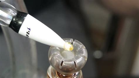 Proper Way To Dab Clear Concentrate Using A Daisy Domeless Quartz Nail