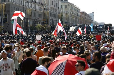 Milhares De Manifestantes Voltam A Protestar Em Minsk Capital De Belarus