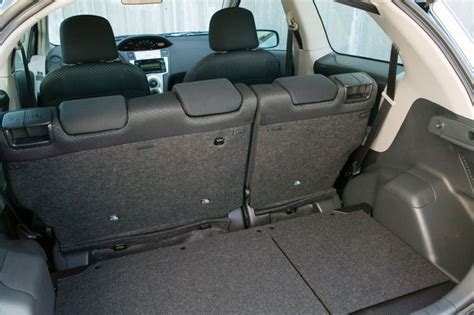 2007 Toyota Yaris Hatchback Trunk Picture Pic Image