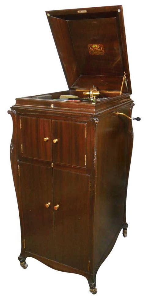 Phonograph, Victor Victrola VV-XVI, mahogany cabinet