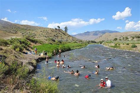 Boiling River in Yellowstone National Park (Complete Guide)