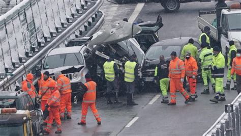 Maxi Tamponamento Su A32 La Procura Di Torino Apre Un Fascicolo Per