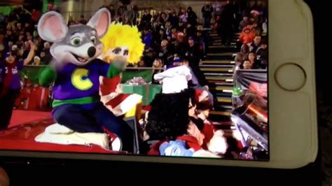 Chuck E Cheese At The Hollywood Xmas Parade Youtube