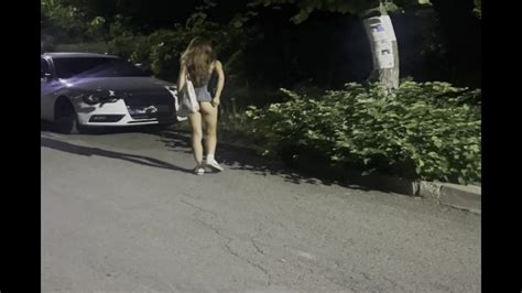 Girl Shows Her Ass In Public While Walking Pornhub