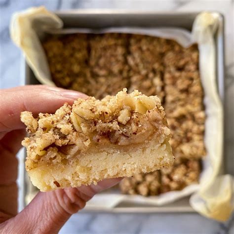 Apple Crumble Bars