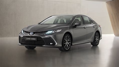 Revised Toyota Camry Hybrid Breaks Cover Carbuyer