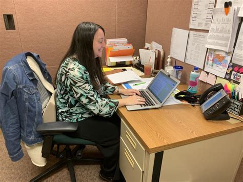 HHS Students’ Future Benefits from Internships – The Broadcaster