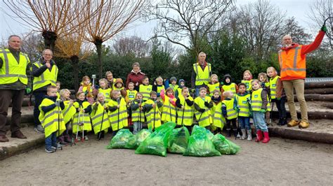 Leerlingen Van De Ichtusschool Ruimen Samen Met Zwerfafvalbrigade Afval