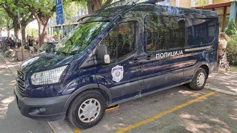 Policija Uhvatila Lopove U Be Eju Ukrali Jaganjaca I Dve Motorne