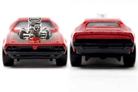 バレンタイン仕様RODGER DODGERと第二世代との比較レビュー DTX44 Hot Wheels 情報まとめ ホットウィール にわかマニア