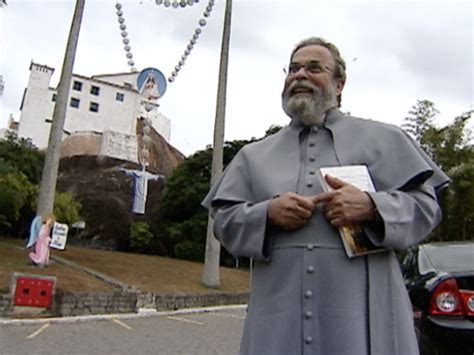 G1 Padre Antônio Maria lança livro no ES e visita Convento da Penha