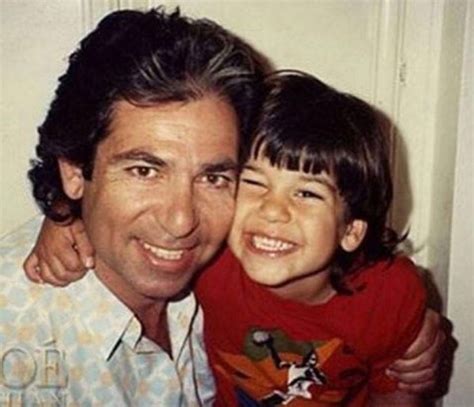 Kim Kardashian Dad - How Kim Kardashian Continues To Honor Her Bond ...