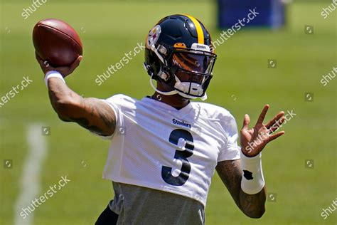 Pittsburgh Steelers Quarterback Dwayne Haskins Works Editorial Stock ...