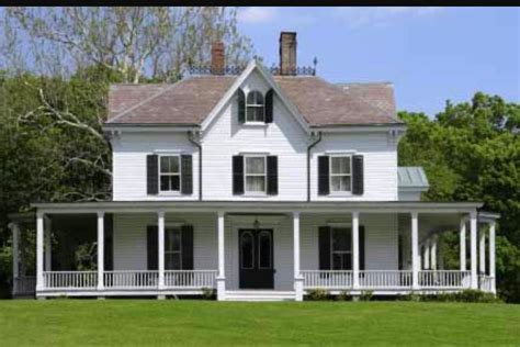 Pin By Megan Rhaesa On Farmhouse House With Porch Old Farm Houses