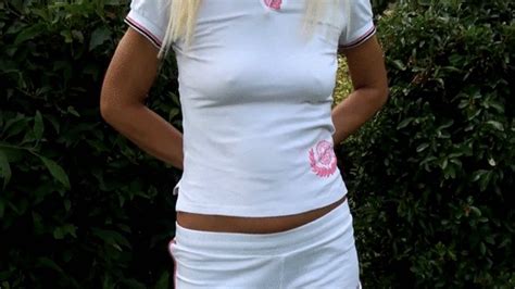 FOR HER FIRST VIDEO THIS YEAR OLD MILF WANTED TO GET F BY A Y