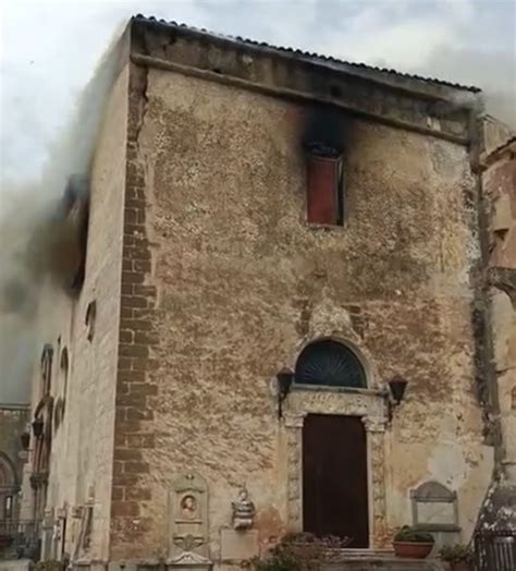 Un incendio si è verificato nel convento di Santa Maria di Gesù a Palermo