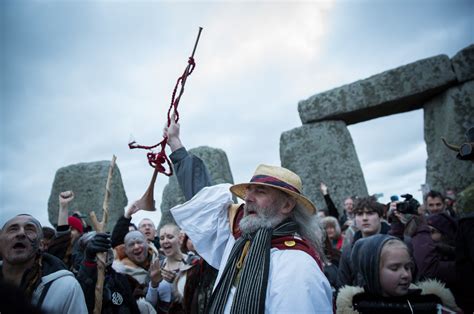 Photos: Winter Solstice at Stonehenge - Chicago Tribune