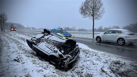 Auto Berschl Gt Sich Erster Schnee In Der Region Sorgt F R Unf Lle