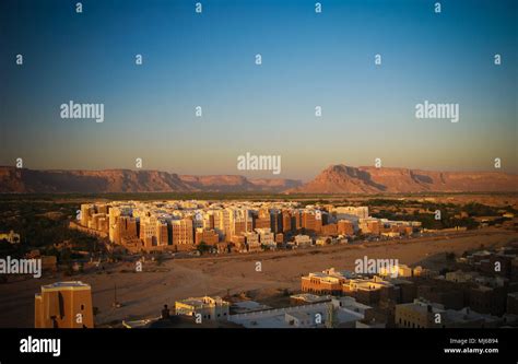 Panorama of Shibam mud skyscrapers, Hadramout, Yemen Stock Photo - Alamy