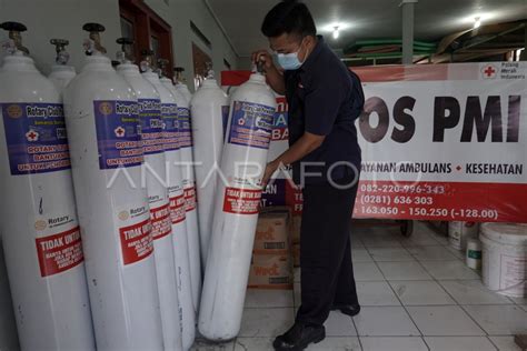 BANTUAN TABUNG OKSIGEN BAGI PASIEN COVID 19 OLEH PMI BANYUMAS ANTARA Foto