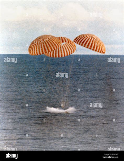 Apollo 13 Splashdown 1970 Nthe Splashdown Of The Apollo 13 Command