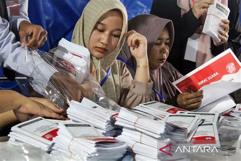 Foto Pelipatan Surat Suara Pemilu 2024 Di Kota Lhokseumawe Antara