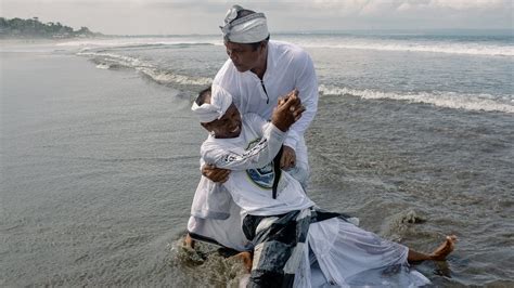 Ritual Umat Hindu Jelang Hari Raya Nyepi Tahun Baru Saka